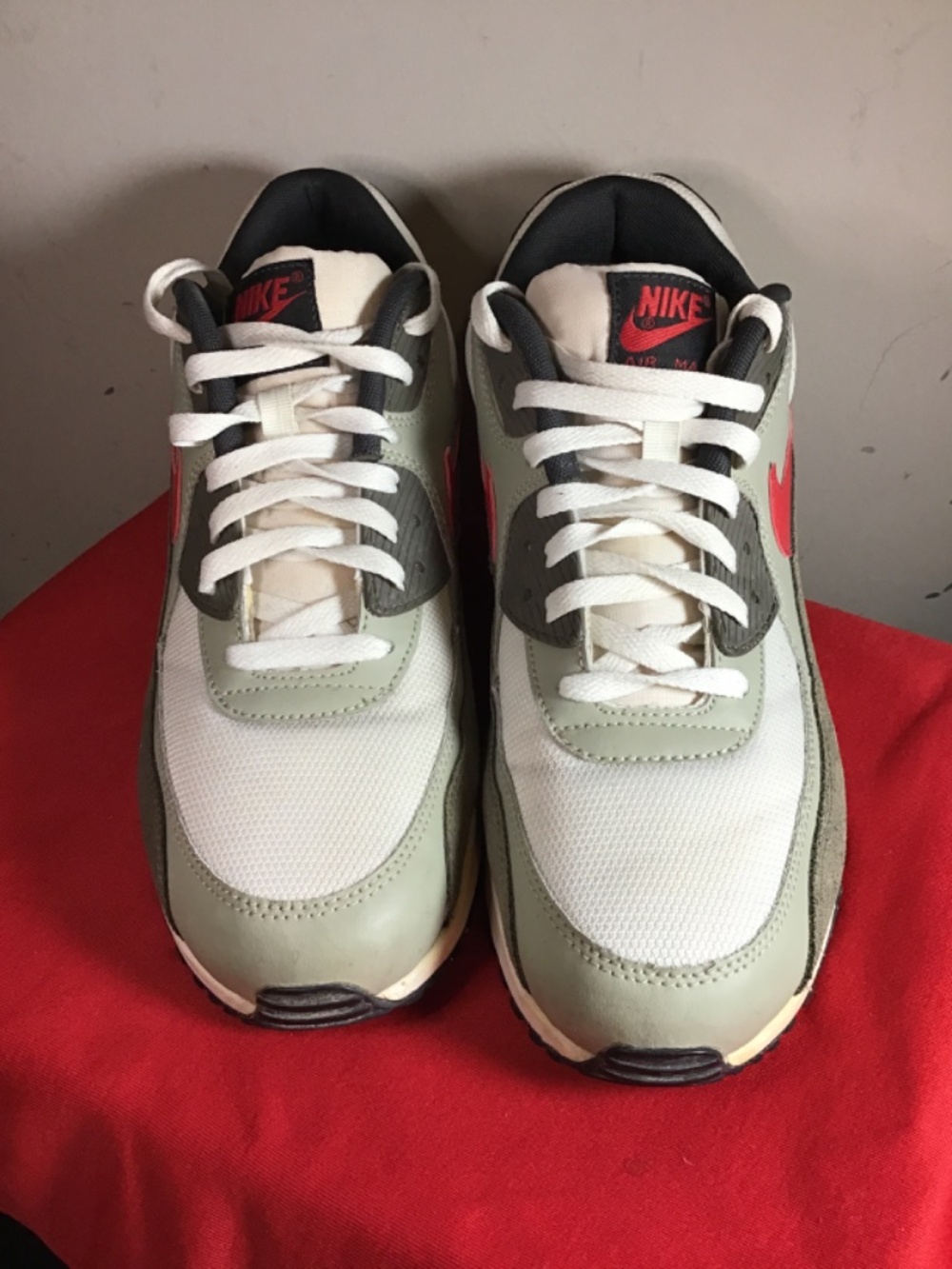 🔥😎Nike Air Max,size 12, yellowing on mid-sole, see photos, still a solid shoe - Picture 2 of 12